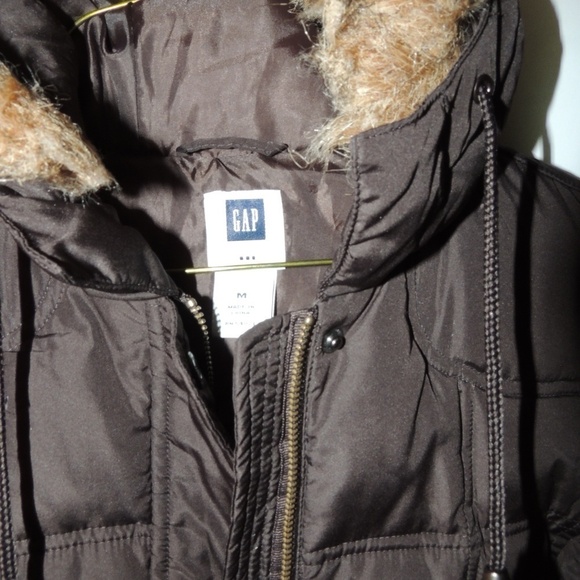 Gap puffy vest with fur around hood medium - Picture 2 of 2